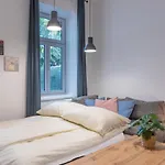 Cozy Apartment, 2 Private Terraces, 8 Min To City Center